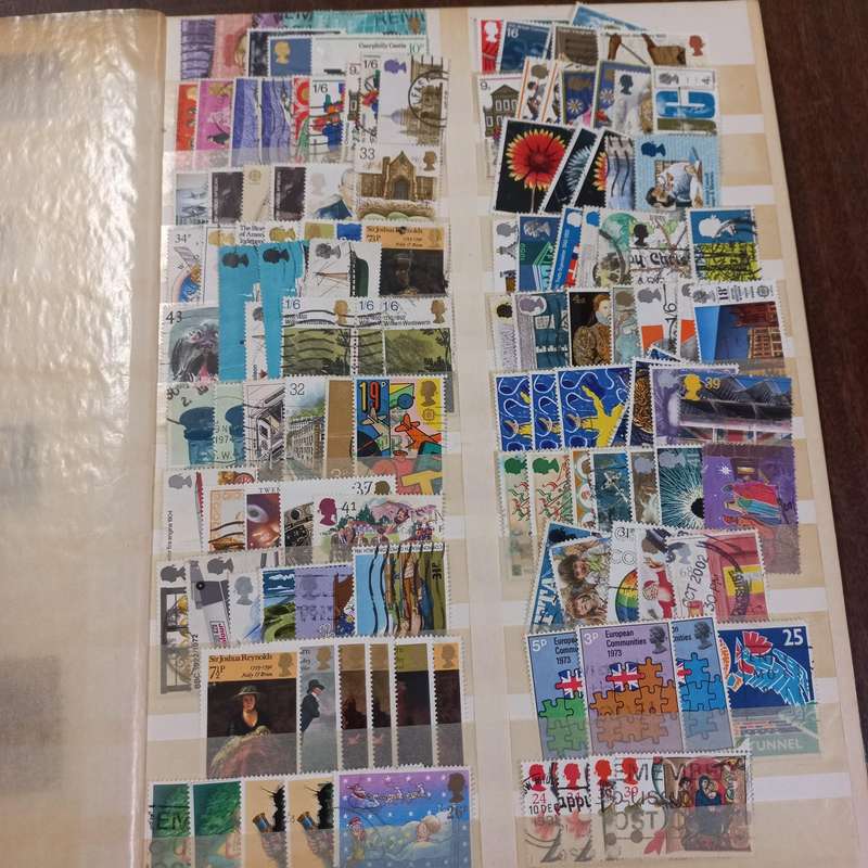 Great Britain in Stock Book Mint and Used - R1 start