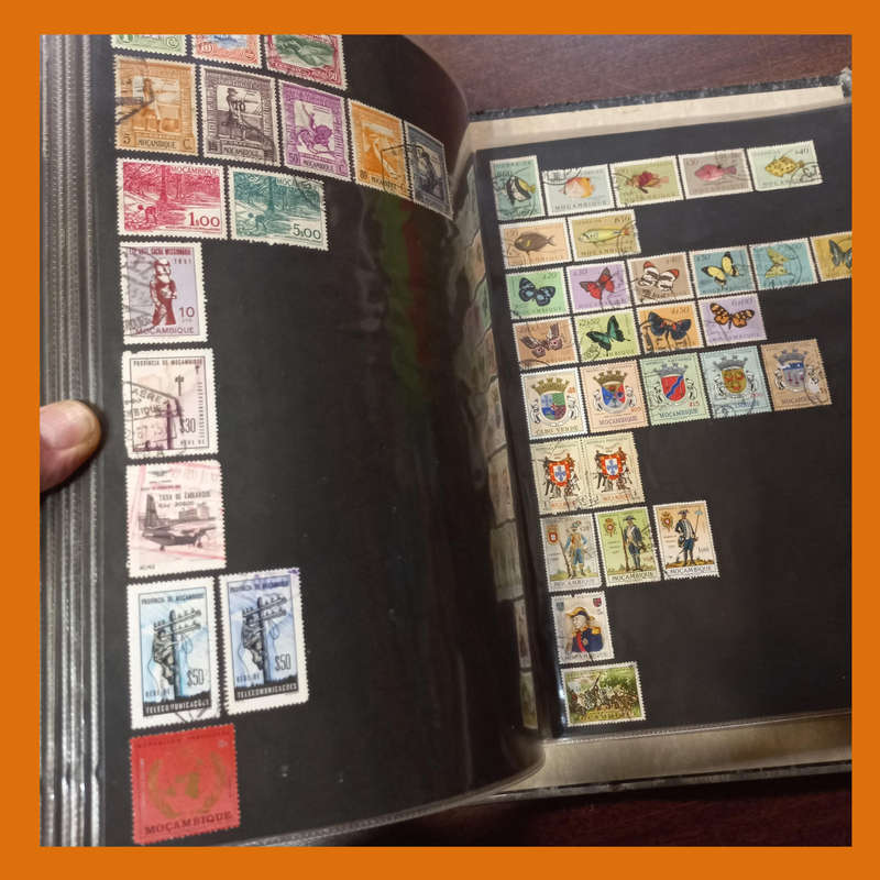 World Used Collection  60 Double-Sided Pages in Lever Arch File (2.7kg)