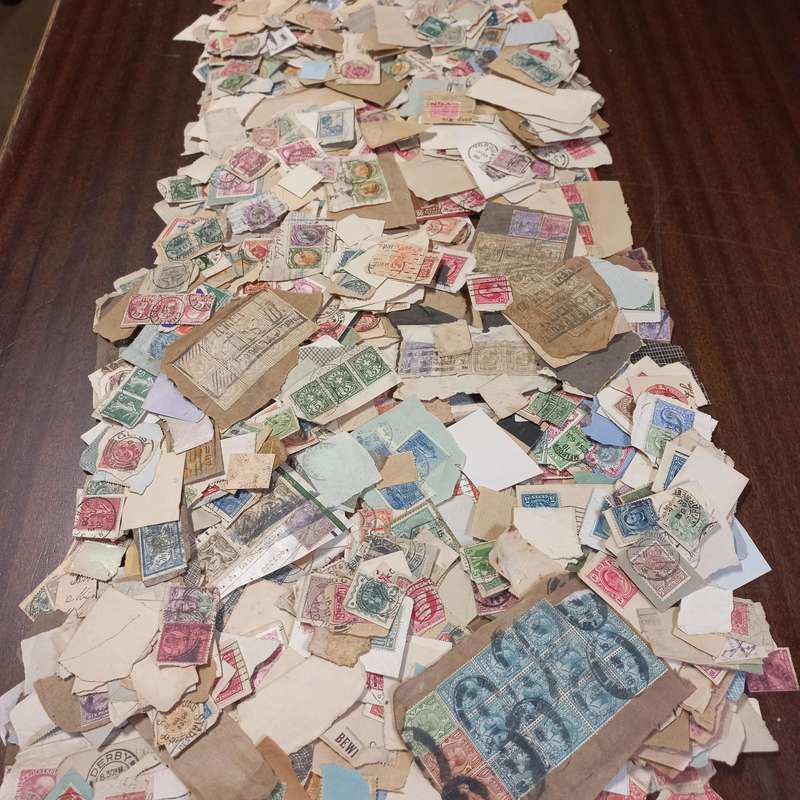 World Mix including Commonwealth Mixture on Paper - 1913 King George V Union noted - R1 Start