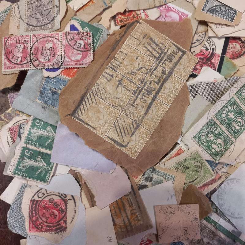 World Mix including Commonwealth Mixture on Paper - 1913 King George V Union noted - R1 Start