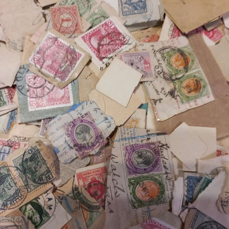 World Mix including Commonwealth Mixture on Paper - 1913 King George V Union noted - R1 Start