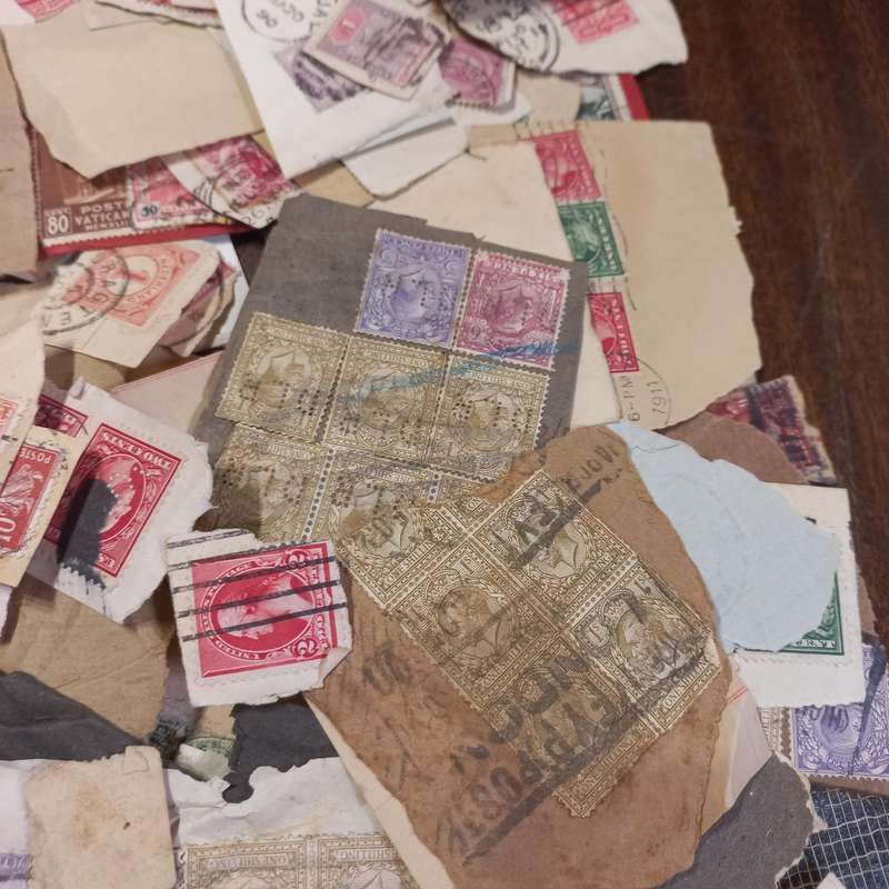 World Mix including Commonwealth Mixture on Paper - 1913 King George V Union noted - R1 Start