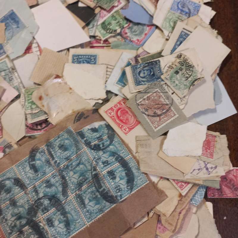 World Mix including Commonwealth Mixture on Paper - 1913 King George V Union noted - R1 Start