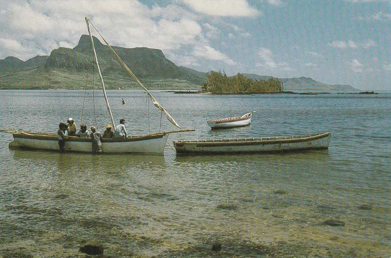 Post Card Mauritius - Lion Mountain Montagne du Fishing Boats