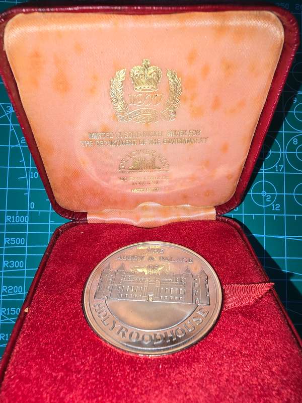 1977 The Abbey & Palace of HOLYROODHOUSE ~ Silver Jubilee 1952-1977