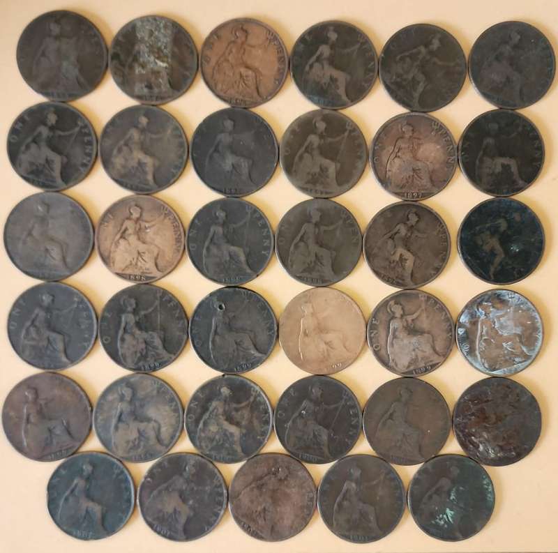Great Britain ~ One Penny Victoria ~ 1895 to 1901 ~ 35coins!!