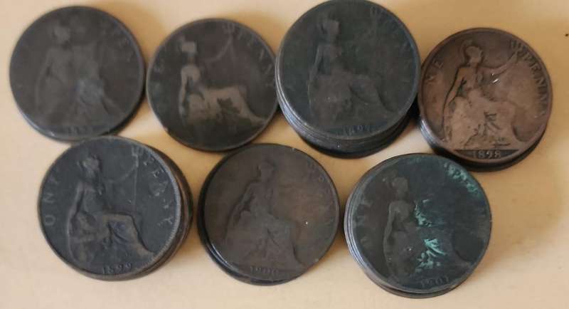 Great Britain ~ One Penny Victoria ~ 1895 to 1901 ~ 35coins!!