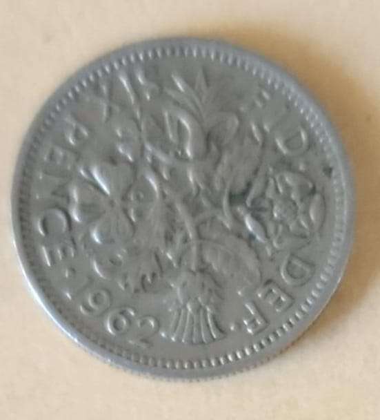 Great Britain collection of different dates ~ 1/2p, 6 P, shilling, 2 shilling, 10 P, 20 P & 50 Pence