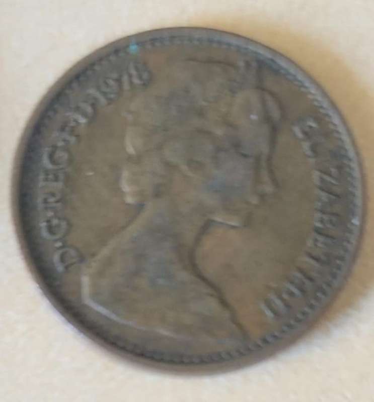 Great Britain collection of different dates ~ 1/2p, 6 P, shilling, 2 shilling, 10 P, 20 P & 50 Pence