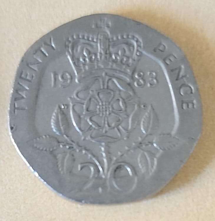 Great Britain collection of different dates ~ 1/2p, 6 P, shilling, 2 shilling, 10 P, 20 P & 50 Pence