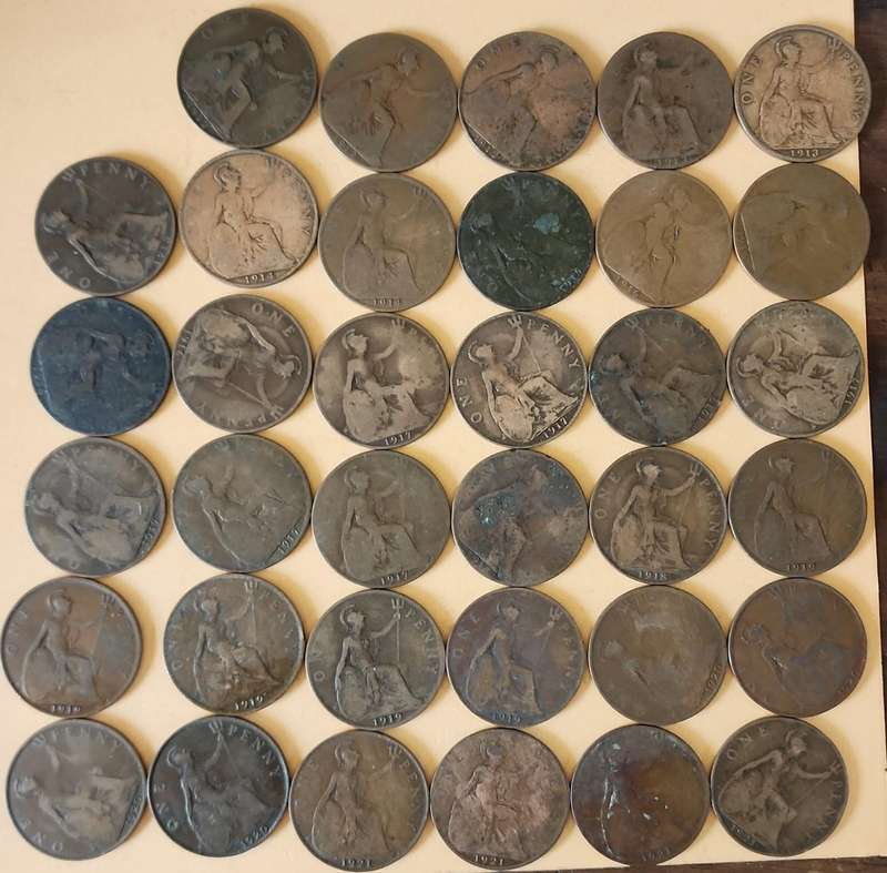 Great Britain ~ One Penny George V (1910-1936) ~ 35 coins!!