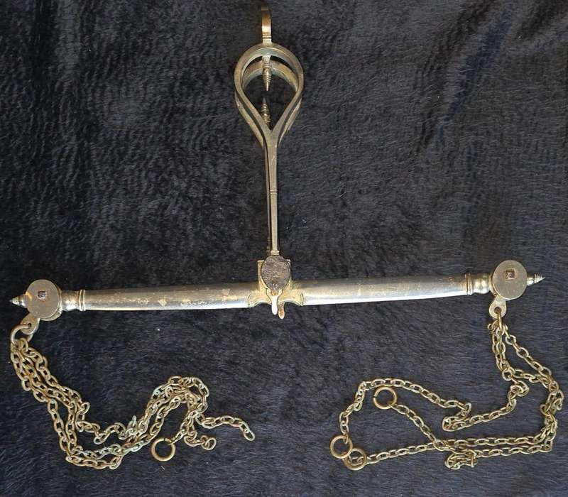 R. Vandome balance scale