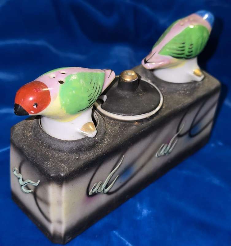 Vintage Bird Nodders Set - Salt & Pepper Shakers - PATENT T.K. Rare to find with Lid!