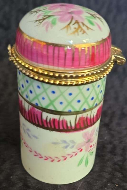 Vintage - 4 Trinket Boxes - Bidding to take All!
