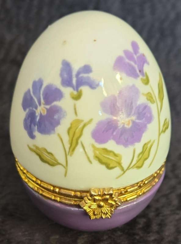Vintage - 4 Trinket Boxes - Bidding to take All!