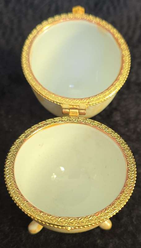 Vintage - 4 Trinket Boxes - Bidding to take All!