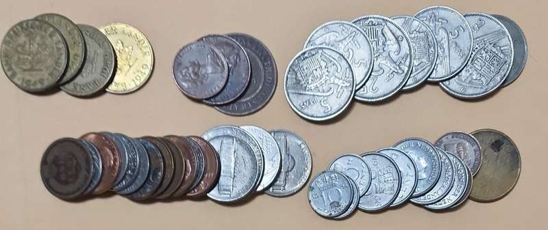 World Treasure Coins ~ 100 high value coins ~ as a lot one bid for all