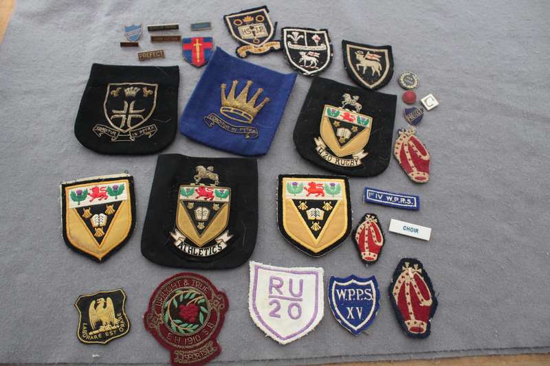 Mixed badges - mostly school? Take all for R 150!