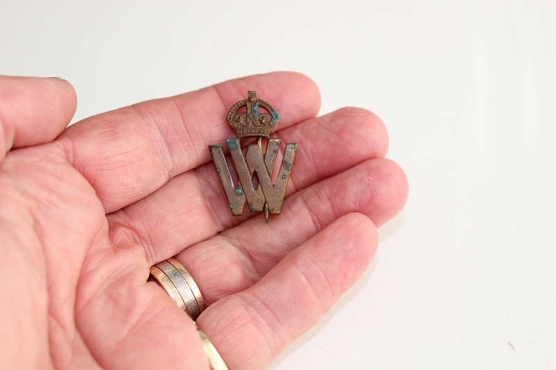 WW1 Women's War Volunteer lapel badge - numbered