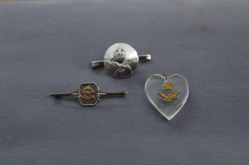 Airforce sweetheart brooches (with some 9ct gold) and keyring