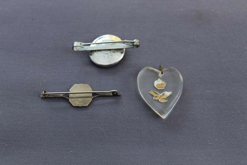 Airforce sweetheart brooches (with some 9ct gold) and keyring