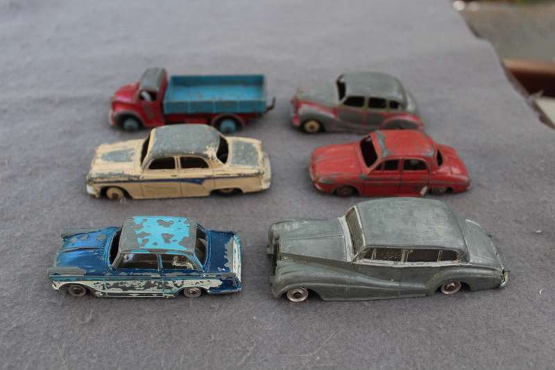 Dinky/Meccano cars x 6......all for R 650!!!!!