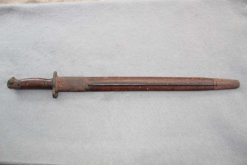 Bayonet dated 1907 (WW1?) with excellent scabbard. Reason for low price below.......
