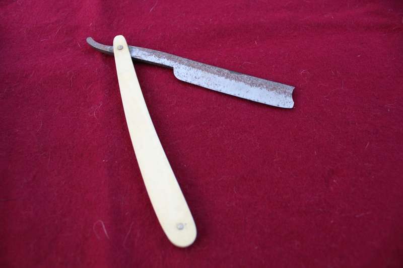 Cutthroat razor