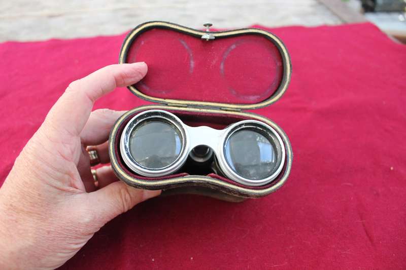Binoculars/Opera glasses ?