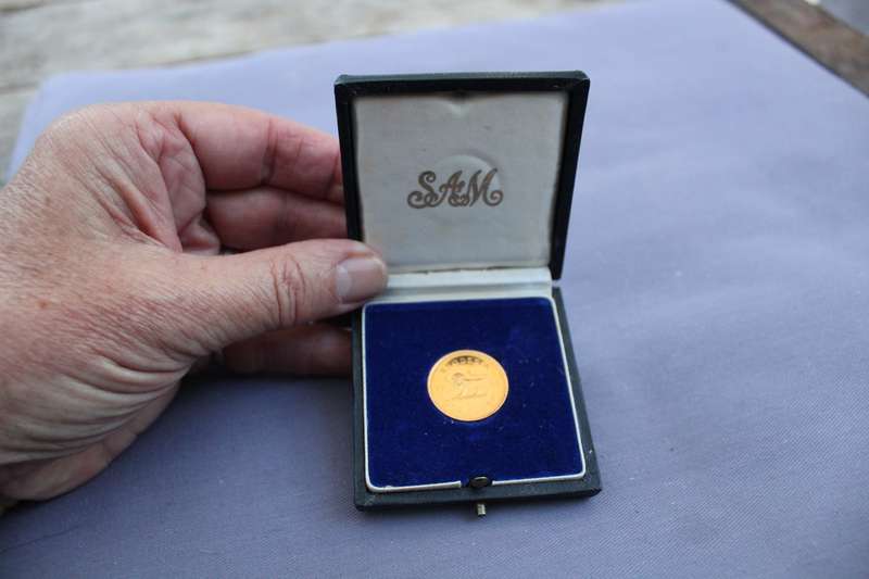 for Mhaki Khaki ONLY! Rhodesian gold one pound - boxed - gradeable - stunning coin!