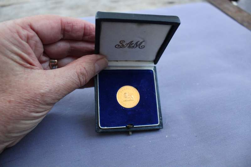 for Mhaki Khaki ONLY! Rhodesian gold one pound - boxed - gradeable - stunning coin!