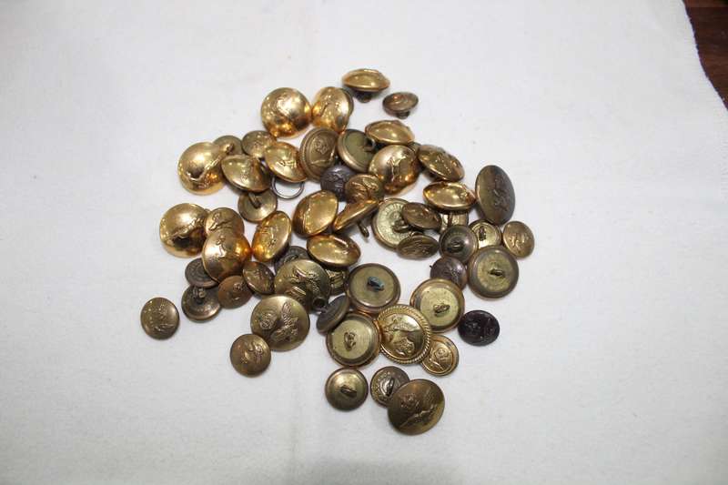 Royal Airforce badges - bonus - bag of Airforce buttons!