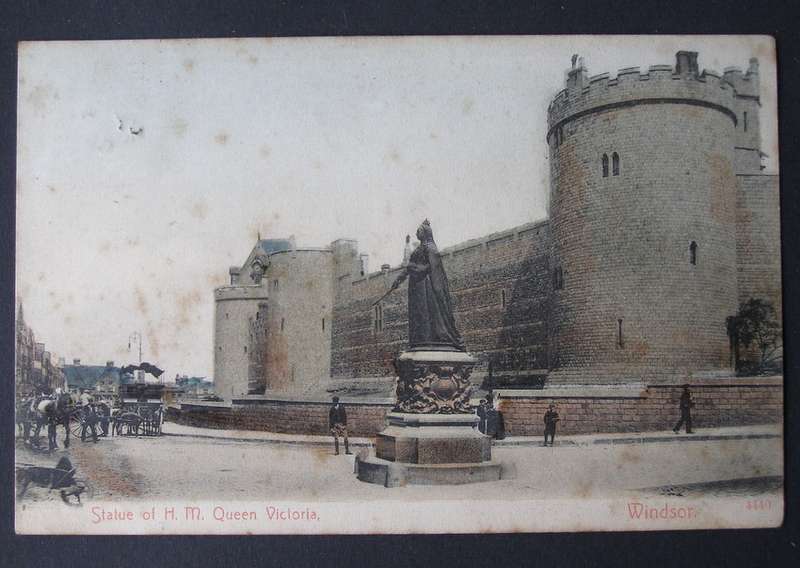 Antique British POSTCARD - Statue of H.M. Queen Victoria at Windsor, 1908