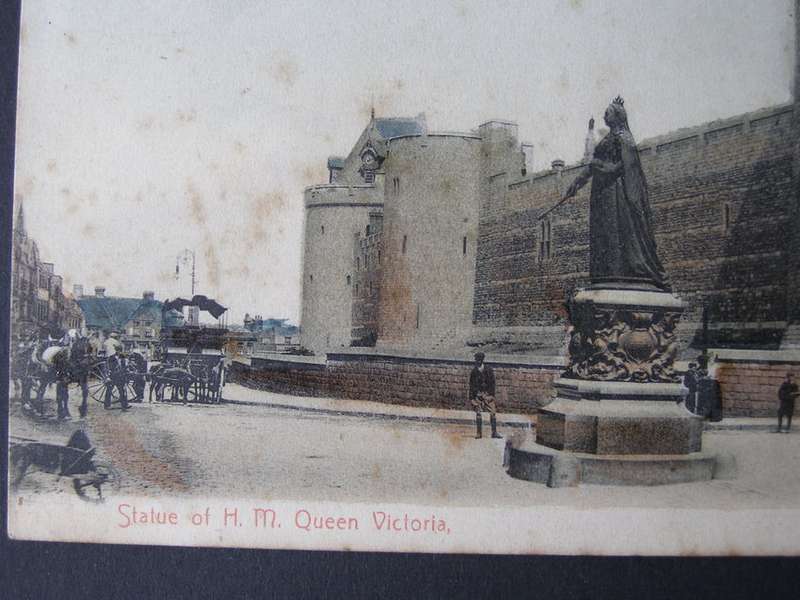 Antique British POSTCARD - Statue of H.M. Queen Victoria at Windsor, 1908