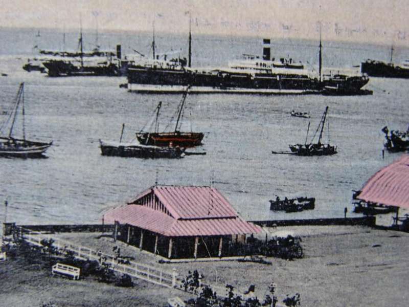 Vintage POSTCARD - Aden - The inner harbour Steamer Point