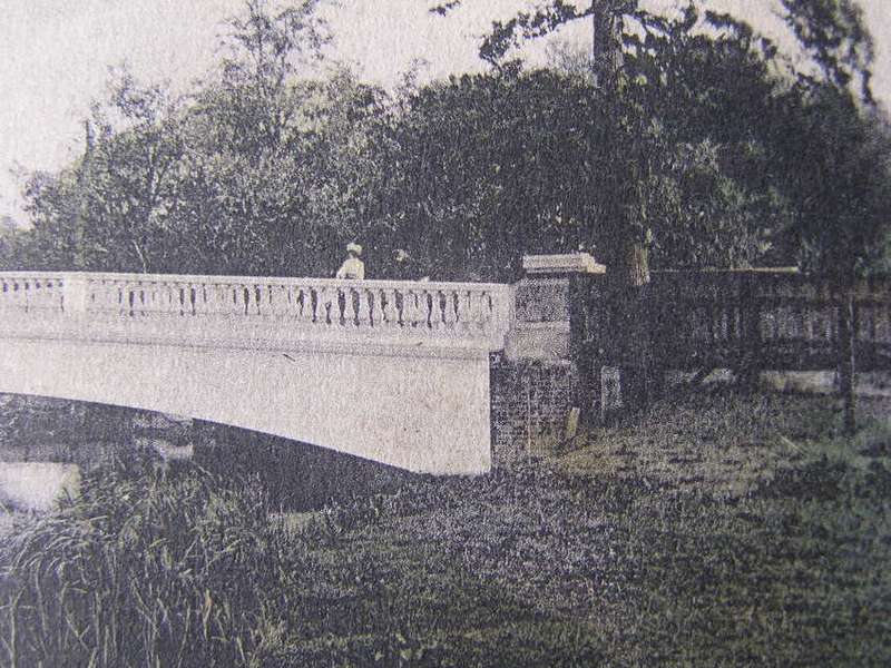 Gordon Smith POSTCARD - Esher Bridge 1907