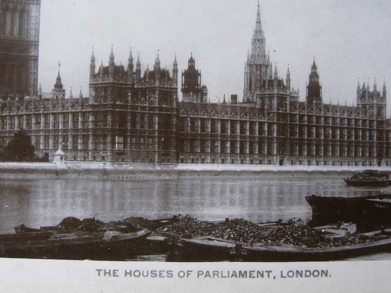Davidson Bros. POSTCARD - The Houses of Parliament, London 1908