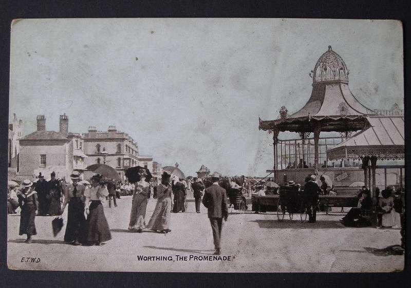 Dainty Series POSTCARD - Worthing, The Promenade 1905