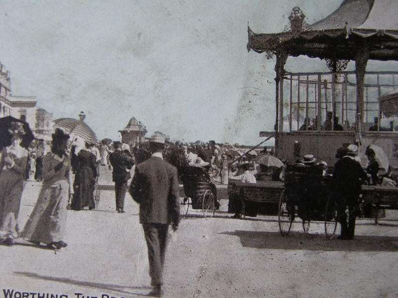 Dainty Series POSTCARD - Worthing, The Promenade 1905
