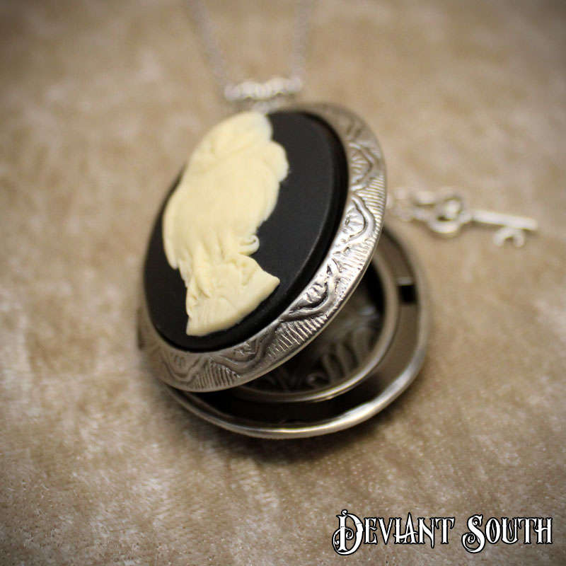 Deviant South Midnight Owl Cameo Locket, Silver 1.8mm Stainless Steel Chain
