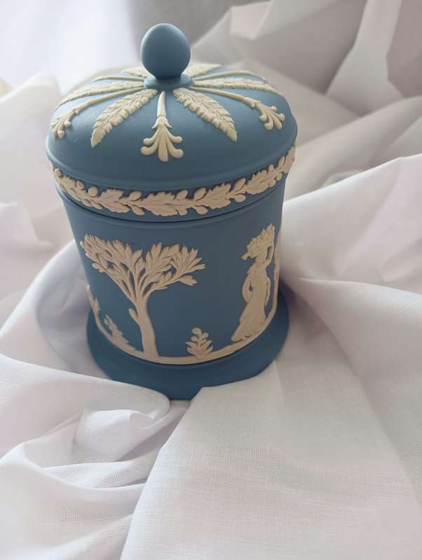 WEDGWOOD WHITE ON BLUE JASPERWARE ROUND LIDDED CONTAINER - Stunning - Make an Offer