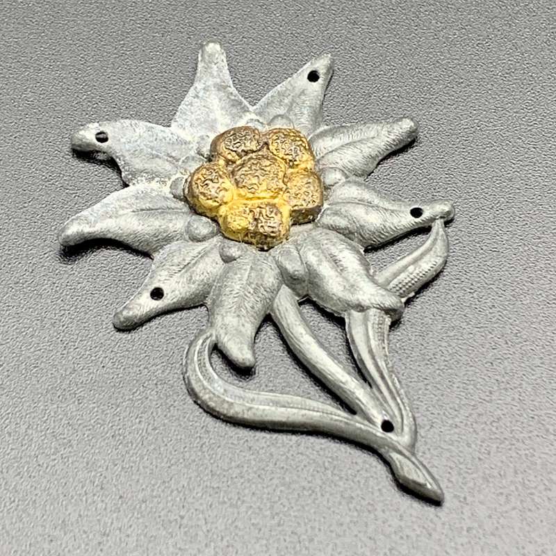 WW2 German Army 'Edelweiss' Mountain Troopers Cap Badge (Gebirgsjager)