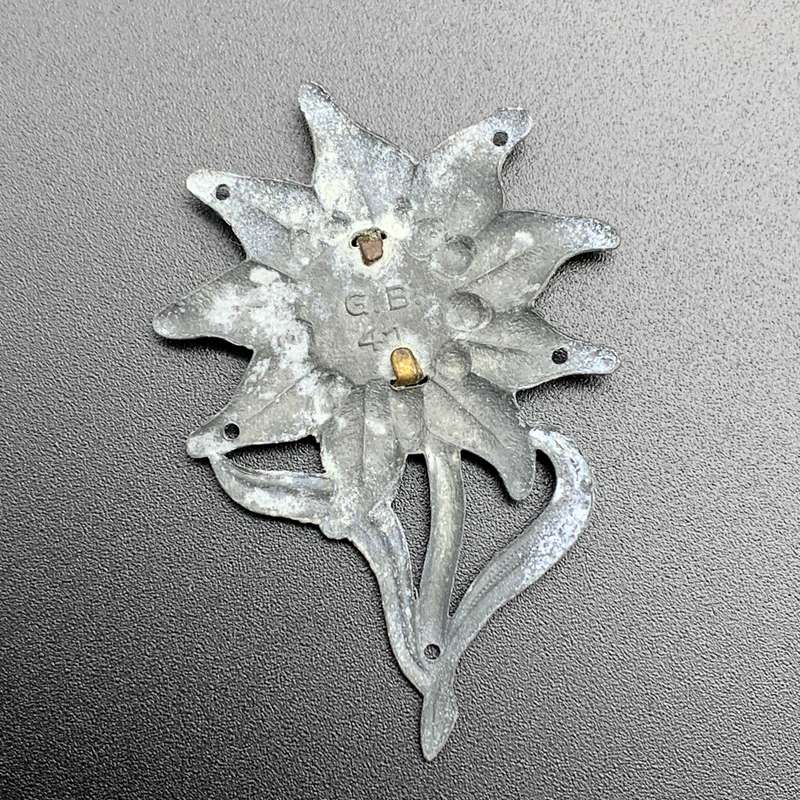 WW2 German Army 'Edelweiss' Mountain Troopers Cap Badge (Gebirgsjager)