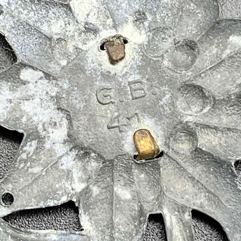 WW2 German Army 'Edelweiss' Mountain Troopers Cap Badge (Gebirgsjager)