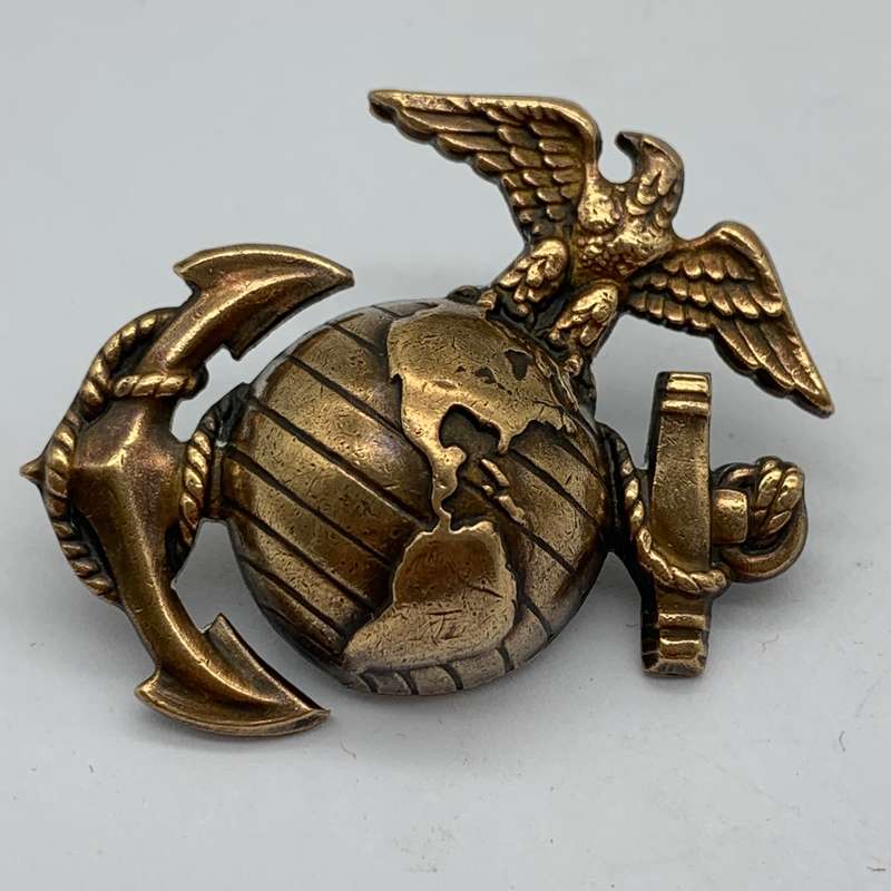America  Early 'U.S. Marine Corps' Cap Badge