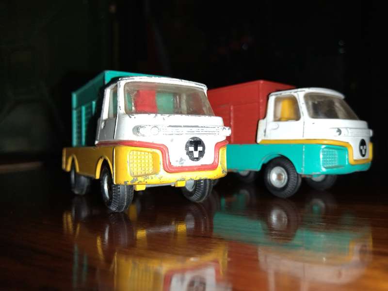 2 x Qualitoys by CORGI TOYS TURBINE TRUCKS