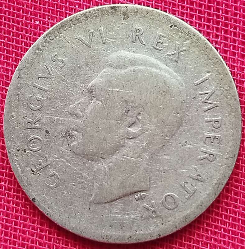 1942  Threepence Coin   ( SILVER   80% )             SUN17093