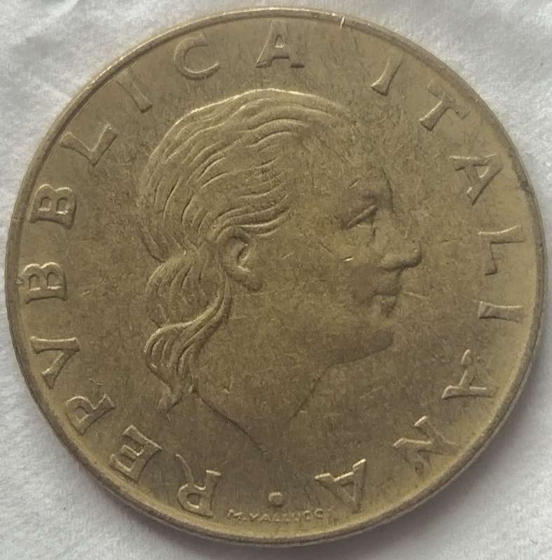 1981  200 Lire     Italy         SUN17339