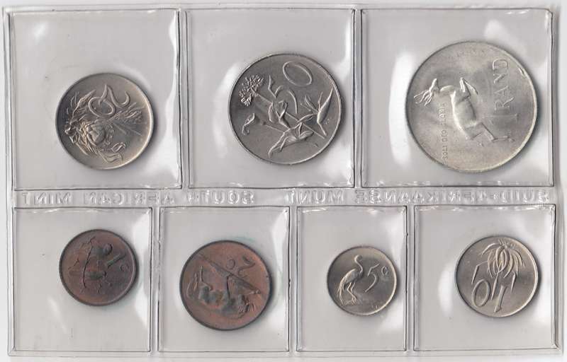 1967 MINT PACK UNC WITH SILVER R1 COIN (English)     1967-033