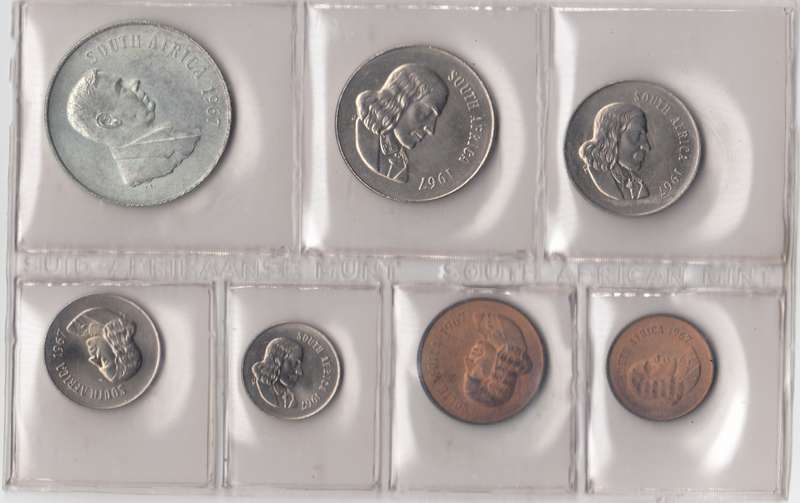 1967 MINT PACK UNC WITH SILVER R1 COIN (English)     1967-050